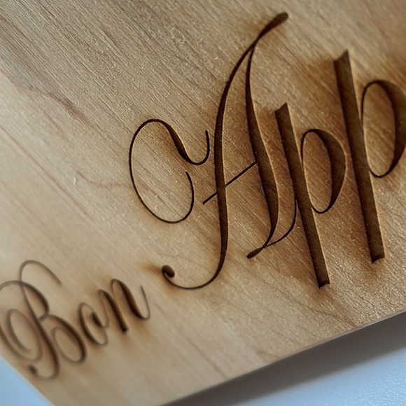 ✨NWOT bon appetite engraved wooden cutting board - Picture 4 of 10